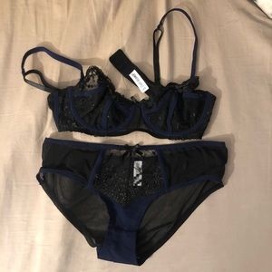 Jennifer Lopez navy and black lace lingerie set
